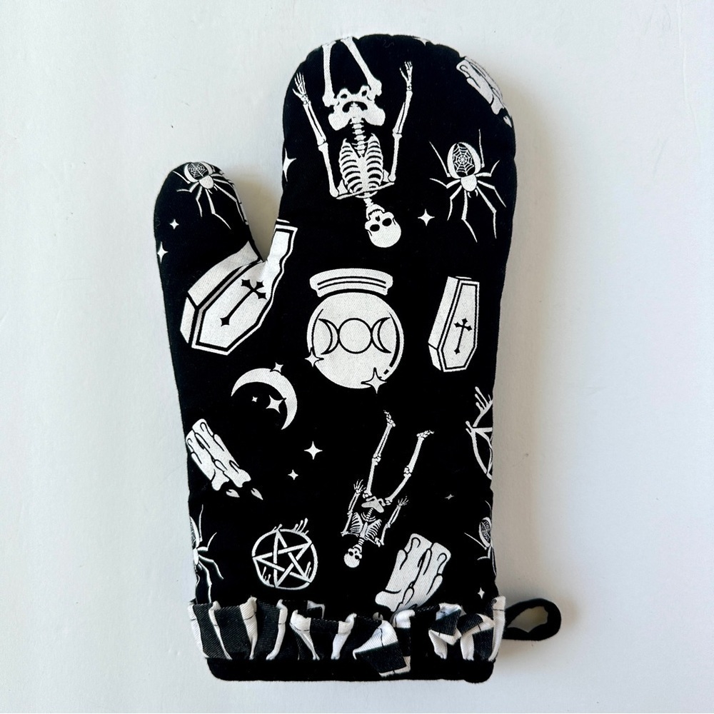 Oven Mitt- Spooky Season, Skeletons, Witchy Vibes